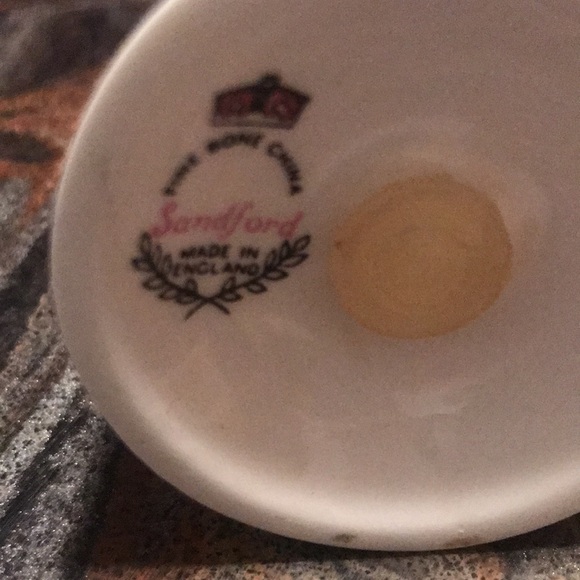 Sandford fine bone china salt & Pepper shaker made in England. Sell as a pair. - Picture 5 of 7